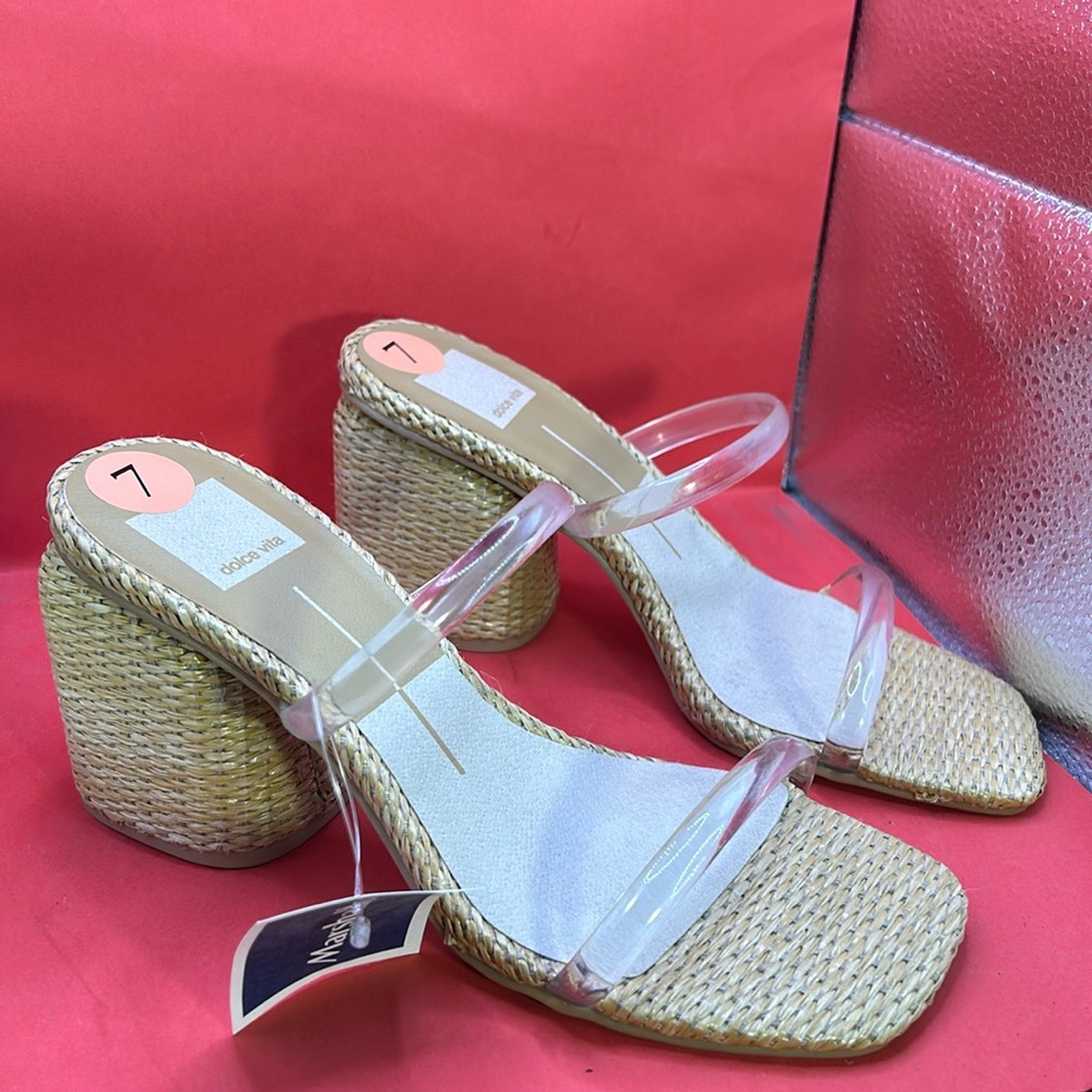 Dolce Vita NWT Open Toe Sandal’s size 7 in excellent new condition